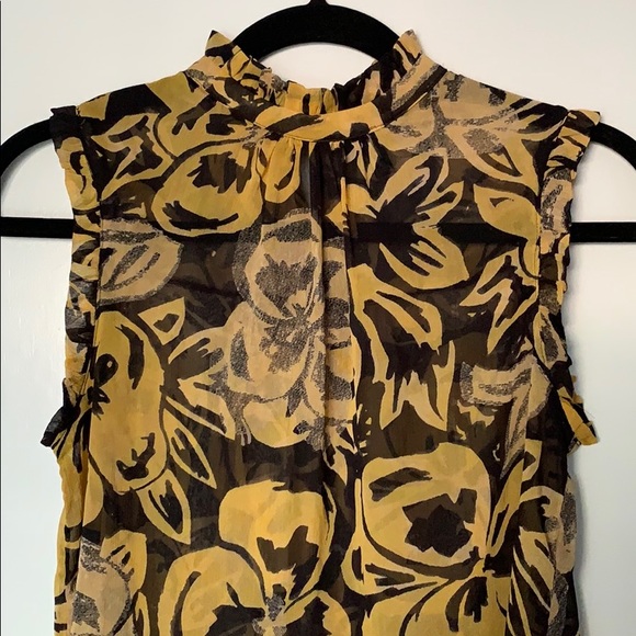 Light Pattern Ruffle Top - Picture 2 of 4